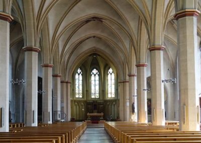 St. Pankratius, Emsdetten: Umbau der Kirchenbänke, Herstellung Möbel für Sakristei und Kircheninnenraum