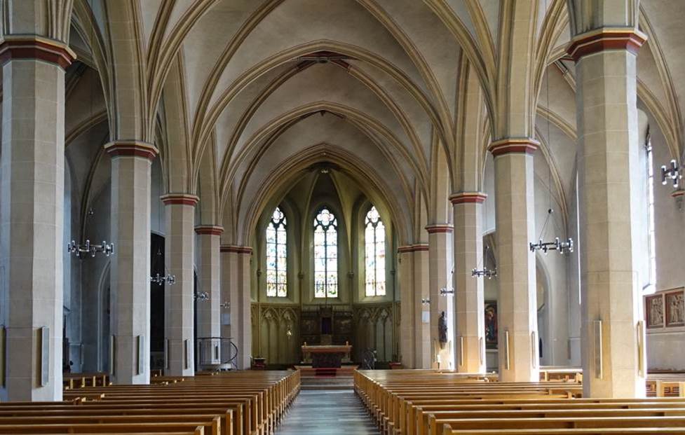 St. Pankratius, Emsdetten: Umbau der Kirchenbänke, Herstellung Möbel für Sakristei und Kircheninnenraum