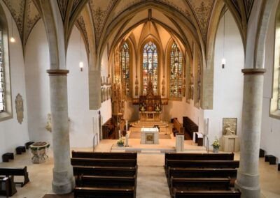 St. Magnus, Everswinkel: Restaurierung der Kirchenbänke und der historischen Böden, Herstellung neuer Möbel