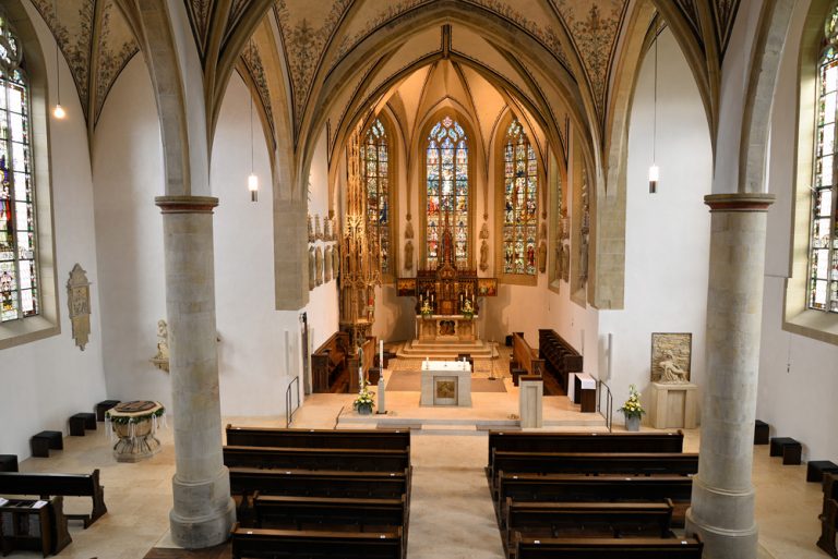 St. Magnus, Everswinkel: Restaurierung der Kirchenbänke und der historischen Böden, Herstellung neuer Möbel